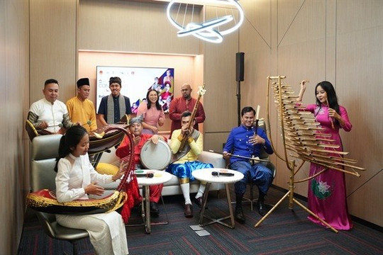 Nghệ sĩ 10 quốc gia ASEAN tụ hội trong đêm nhạc "Tình hữu nghị xuyên biên giới" tại Hà Nội