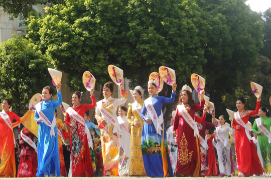 Lễ hội Áo dài du lịch Hà Nội 2023: Tôn vinh, khai phá giá trị áo dài Việt