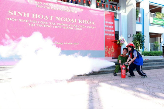 Học sinh Thủ đô thực hành kĩ năng phòng cháy, chữa cháy tại trường học