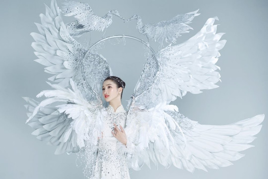 Phương Nhi đem trang phục "Cò Ơi" nặng hơn 10kg đến Miss International 2023