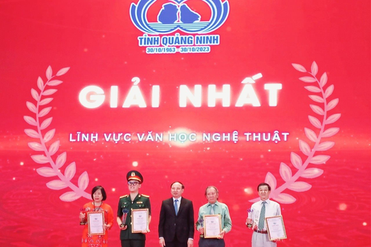 Quảng Ninh: Trao giải Cuộc thi viết văn học nghệ thuật, báo chí