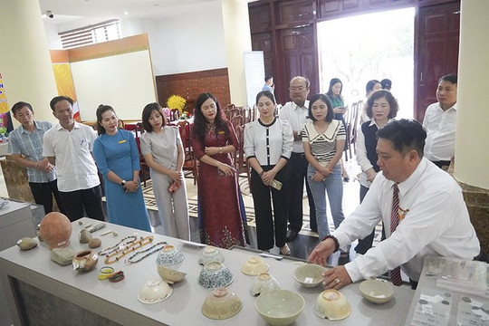 Bảo tàng Quảng Bình tiếp nhận 388 tư liệu, cổ vật quý