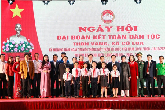 Bí thư Thành ủy Hà Nội chung vui Ngày hội Đại đoàn kết tại huyện Đông Anh