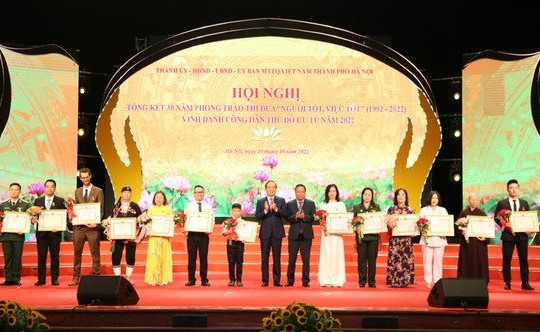 Tặng danh hiệu "Người tốt, việc tốt" năm 2023 cho 29 cá nhân trên địa bàn thành phố Hà Nội