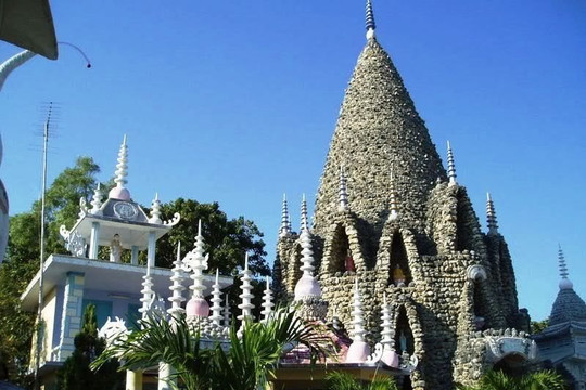 Chùa Ốc - Ngôi chùa độc đáo được làm bằng vỏ ốc nổi tiếng ở Cam Ranh