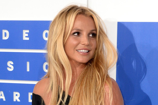 Cuốn hồi ký ăn khách "The Woman in Me" của Britney Spears được các ngôi sao nỗ lực đưa lên màn ảnh