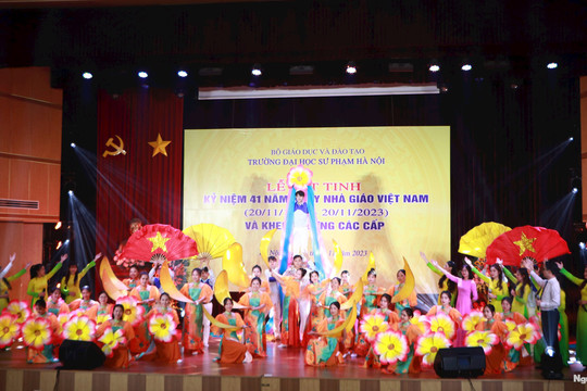 Trường Đại học Sư phạm Hà Nội mít tinh kỷ niệm 41 năm Ngày Nhà giáo Việt Nam