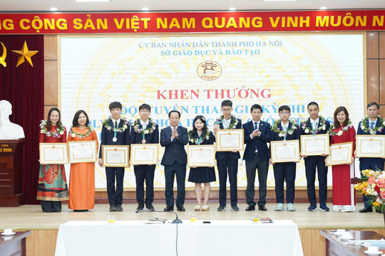 Hà Nội khen thưởng 6 học sinh giành HC Olympic Khoa học trẻ quốc tế 2023