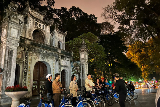 Tour xe đạp "Đêm Thăng Long - Hà Nội" là một trong 12 sự kiện du lịch tiêu biểu năm 2023