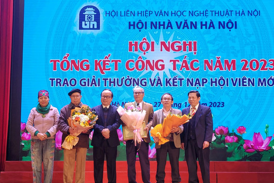 Nhà văn Ma Văn Kháng được tặng thưởng Thành tựu văn học trọn đời của Hội Nhà văn Hà Nội