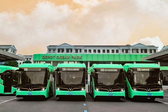 Chính thức vận hành tuyến xe buýt điện VinBus kết nối nội đô Hà Nội tới sân bay Nội Bài từ 1/1/2024
