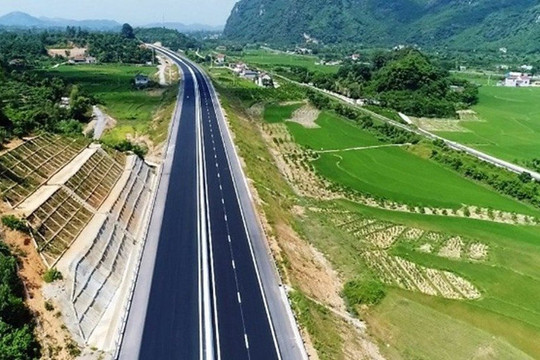 Phê duyệt làm 34km đường cao tốc Hòa Bình - Mộc Châu