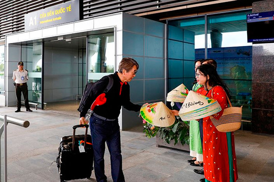 Chuyến bay quốc tế đầu tiên chở du khách đến sân bay Phú Bài năm 2024