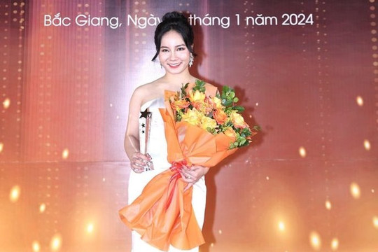 Ca sĩ thính phòng Đỗ Vũ Lan Nhung được vinh danh Gương mặt nghệ sĩ tiêu biểu năm 2023