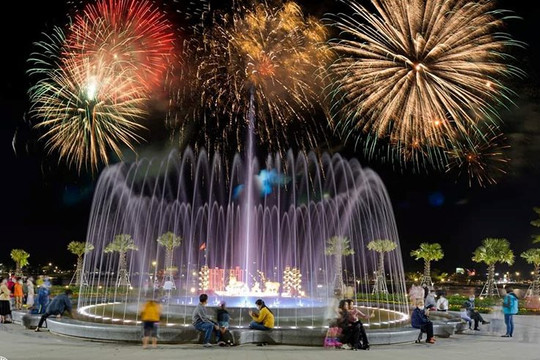 Bắn 2.000 quả pháo hoa, di tích Huế mở cửa tham quan miễn phí đón năm mới Giáp Thìn 2024