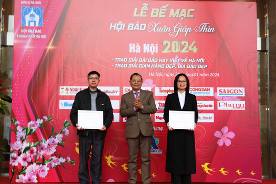 Hội báo Xuân Giáp Thìn - Hà Nội 2024: Tạp chí Người Hà Nội đoạt Giải A bìa báo Tết