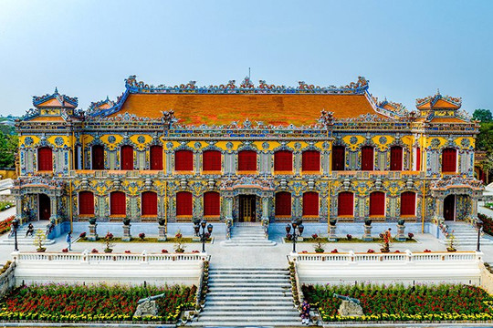 Hai cung điện nguy nga trong Đại nội Huế, đón khách ngày Tết Giáp Thìn