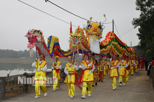 Lễ hội truyền thống động Hoa Lư tưởng nhớ vua Đinh và những người có công với đất nước