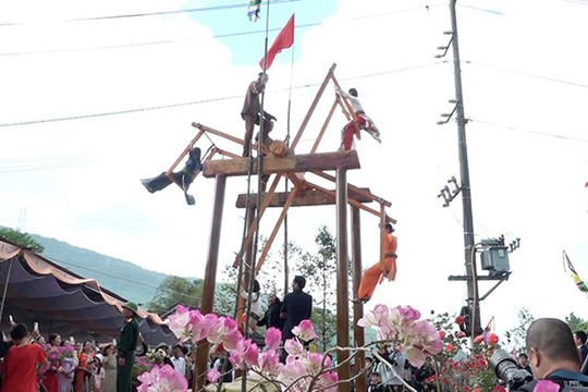Khai hội, phục dựng trò chơi dân gian Đu tiên làng Phú Gia