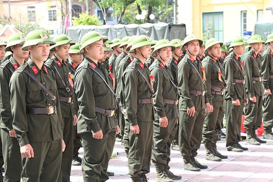 Hơn 1.500 thanh niên Thừa Thiên – Huế hăng hái lên đường nhập ngũ