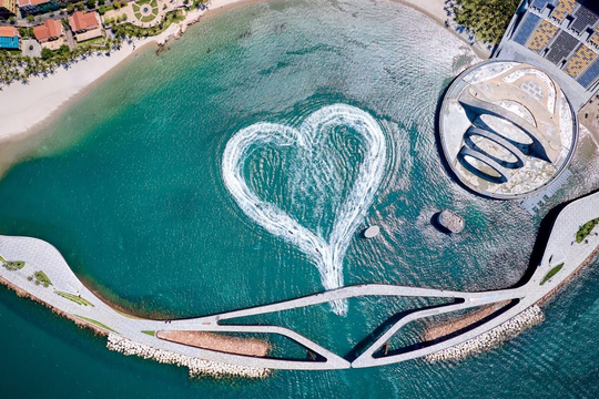 15 Jetski họa thủy trên mặt biển trong show Vòng xoáy tình yêu