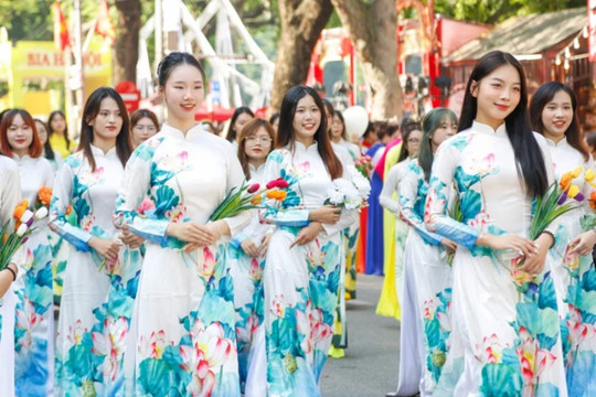 "Tuần lễ Áo dài" năm 2024 tôn thêm vẻ đẹp phụ nữ Việt Nam