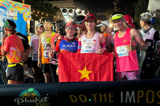 Hai vận động viên Việt Nam vô địch Phuket 100K Ultra Marathon tại Thái Lan