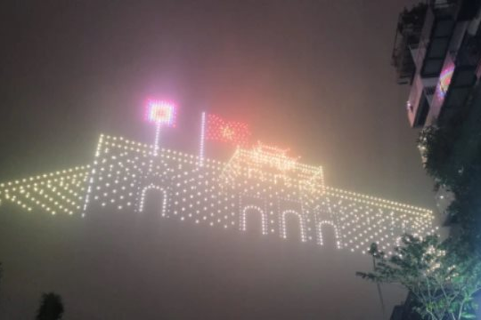 Bầu trời Hà Nội sẽ lại được thắp sáng bởi lễ hội trình diễn drone mang tên "Sắc hương Tây Hồ"