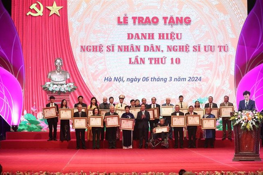 Lễ trao tặng danh hiệu NSND, NSƯT lần thứ 10 tại Nhà hát Lớn Hà Nội