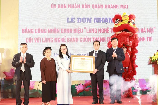 Làng nghề bánh cuốn Thanh Trì đón nhận danh hiệu "Làng nghề truyền thống Hà Nội"