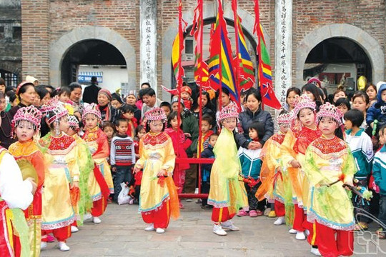 Tục nâng phan trong lễ hội chùa Nành