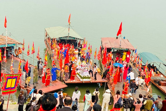 Nét đẹp văn hoá truyền thống ở Lễ hội làng Bát Tràng