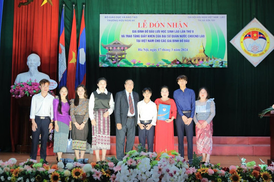 Thị xã Sơn Tây: Trường Hữu nghị 80 tổ chức lễ đón nhận gia đình đỡ đầu cho liên học sinh Lào lần thứ 8