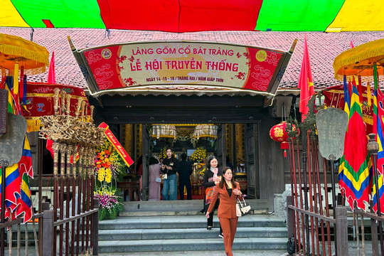 Lễ hội xã Bát Tràng, huyện Gia Lâm: Tái hiện nét đẹp giá trị văn hóa truyền thống