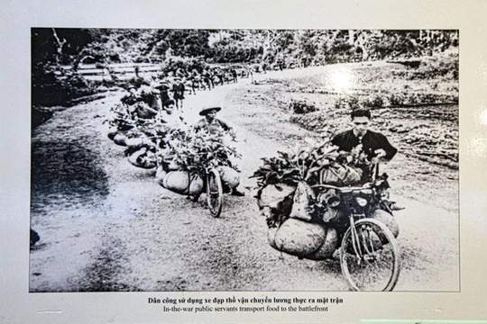 Triển lãm ảnh "Từ Điện Biên Phủ năm 1954 đến Hà Nội – Điện Biên Phủ trên không năm 1972"