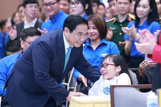 Thủ tướng Chính phủ Phạm Minh Chính gặp mặt, đối thoại với thanh niên năm 2024 về chuyển đổi số