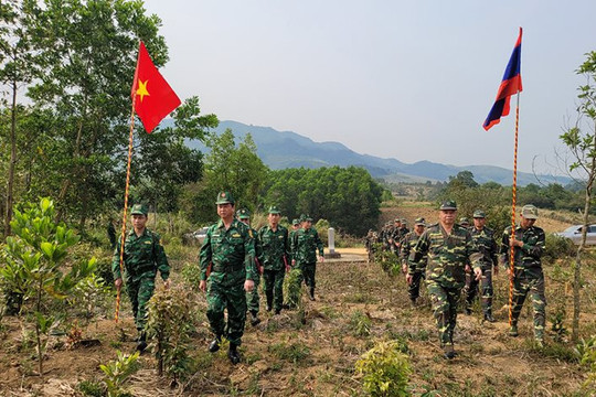 Phối hợp tuần tra biên giới Việt Nam – Lào