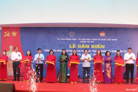 Gắn biển công trình chào mừng Đại hội Mặt trận Tổ quốc Việt Nam quận Tây Hồ lần thứ VII