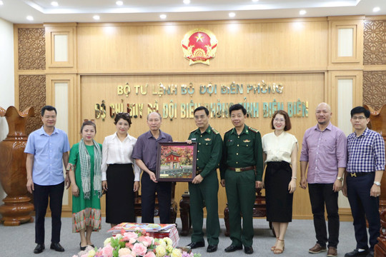 Hội Nhà báo TP Hà Nội thăm và làm việc với Bộ Chỉ huy Bộ đội Biên phòng tỉnh Điện Biên