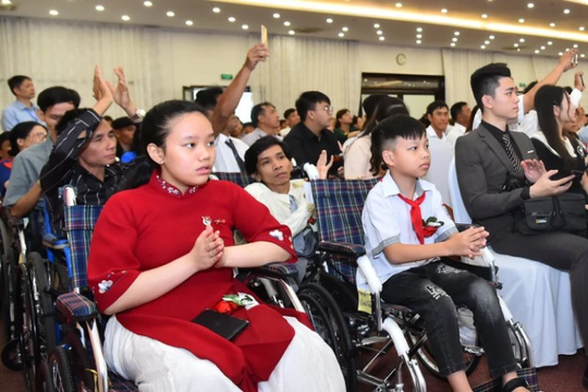 Hội nghị biểu dương người khuyết tật, trẻ mồ côi, người bảo trợ tiêu biểu toàn quốc