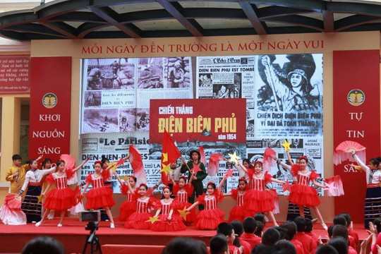 Âm vang chiến thắng Điện Biên Phủ trong Ngày sách ngành giáo dục quận Hoàn Kiếm