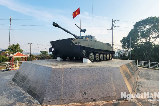 Cận cảnh chiếc xe tăng 268 ở căn cứ Làng Vây, điểm tham quan du lịch ở miền Tây Quảng Trị