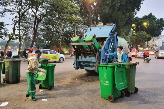 Hà Nội tăng cường đảm bảo vệ sinh môi trường trong công tác thu gom, vận chuyển rác thải