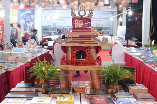 Sách và văn hóa đọc giữ vai trò quan trọng trong xây dựng người Hà Nội thanh lịch, văn minh