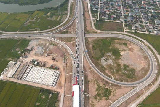 Thông xe cao tốc Diễn Châu - Bãi Vọt, từ Hà Nội đi Vinh chỉ hơn 3 tiếng