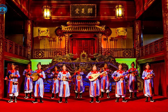 Nhà hát Duyệt Thị Đường nằm trong top 5 sân khấu lâu đời nhất Việt Nam thu hút nhiều du khách