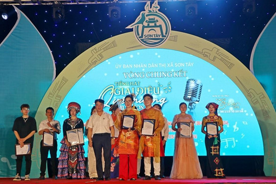 Trao 15 giải Cuộc thi Tiếng hát giai điệu quê hương Thị xã Sơn Tây mở rộng 2024