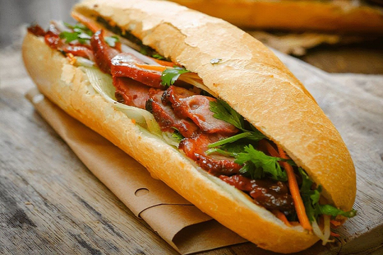 Bánh mì và phở Việt Nam vào danh sách những món ăn đường phố ngon nhất châu Á 2024