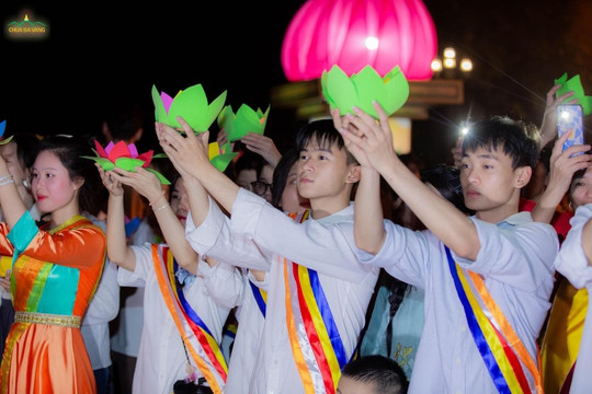 Giới trẻ háo hức với đại lễ Phật đản 2024