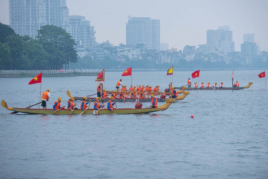 50 đội thi tham gia Giải bơi chải thuyền rồng Hà Nội mở rộng 2024